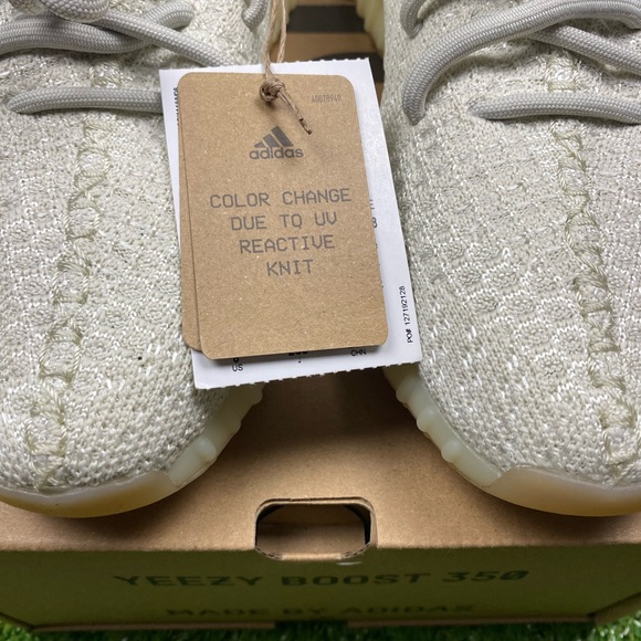 New in box adidas Yeezy 350 v2 light men’s size 8 - Picture 3 of 8